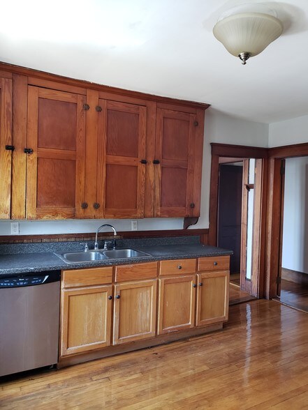 Building Photo - 89 Elmwood Rd