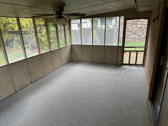 Building Photo - Available 7/1!  Spacious 3 Bedroom, 2 Full Bathroom Rogers Home in Quiet Neighborhood