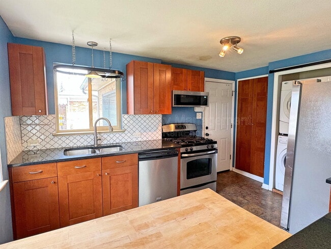 Building Photo - 646 S Canosa Ct