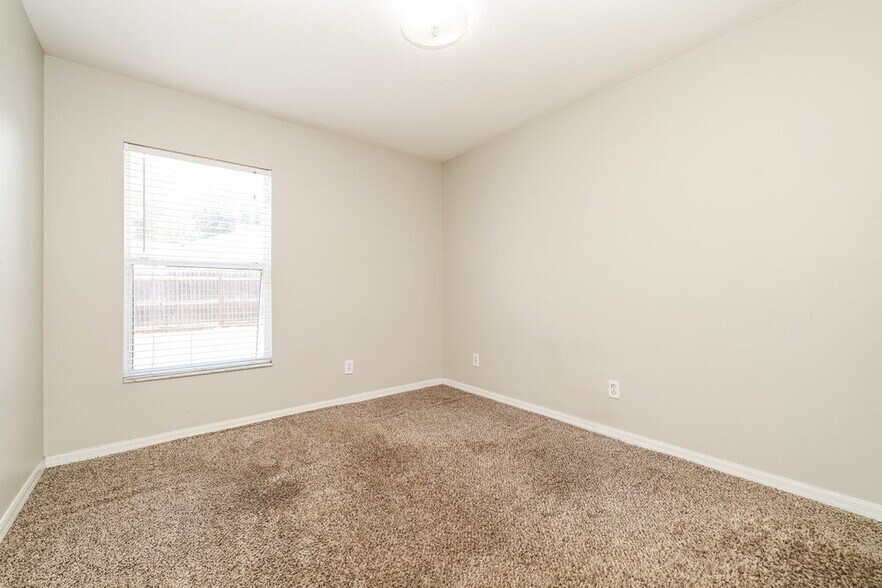 Building Photo - 10523 Lakeside Vista Dr