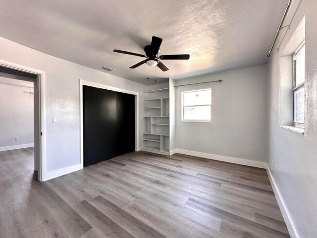 Building Photo - 1455 NE Silver Maple Way