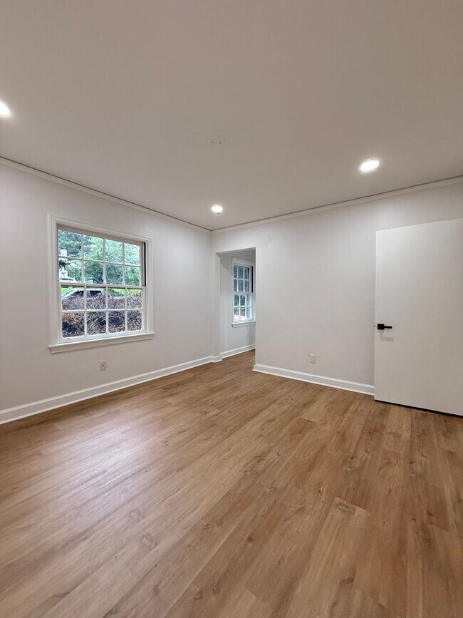 Building Photo - Completely renovated 5-bedroom, 3-bathroom home in the highly desirable Dalraida