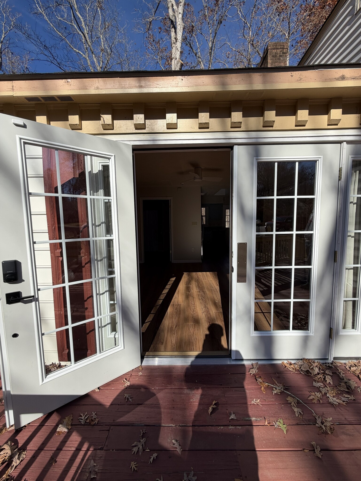 Apt front entrance - 2721 Linden Ln