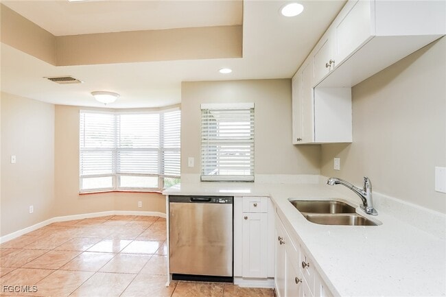 Building Photo - 2214 SW 2nd Ct