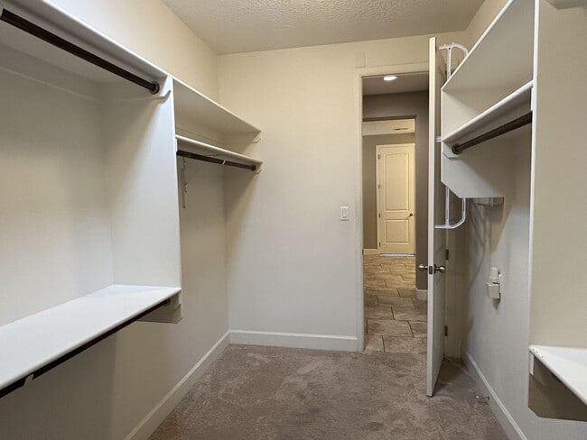 Building Photo - 7115 Vista Terraza Dr NW