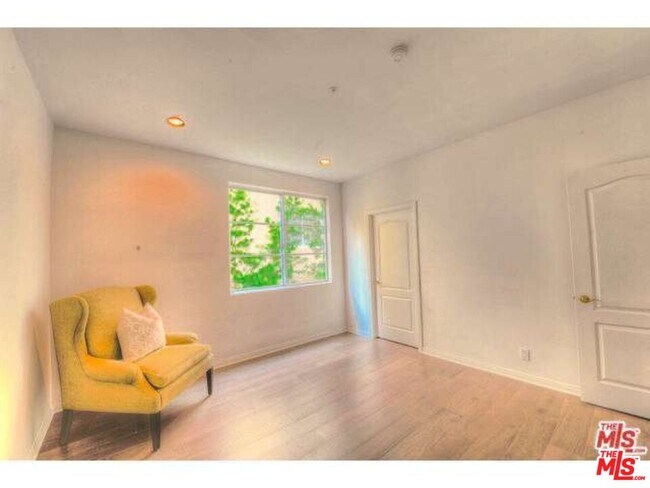 Building Photo - 1182 Wellesley Ave