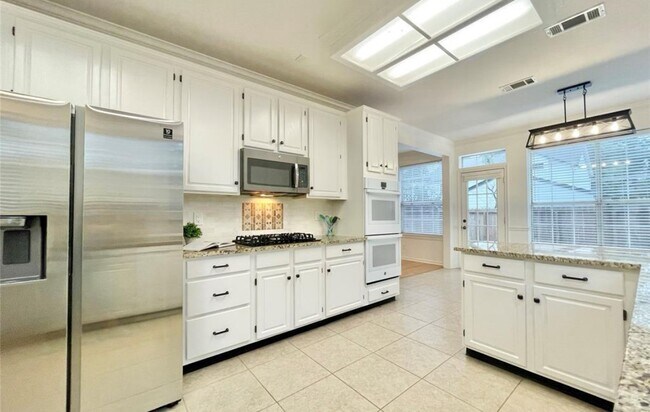 Building Photo - 8 Greentwig Pl