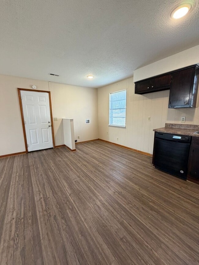 Building Photo - 189 Warden Dr