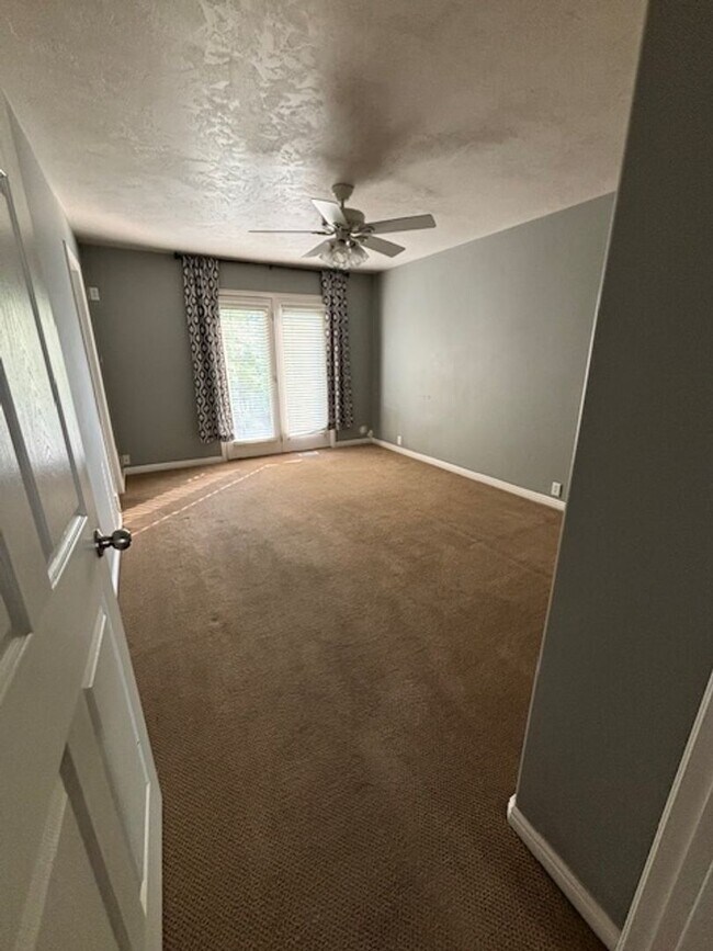 Building Photo - 2BR Apartment Close to Daybreak Marina and...