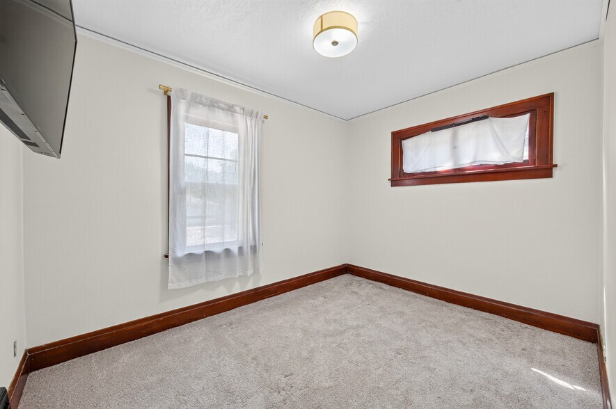 Building Photo - 421 Goodhue St