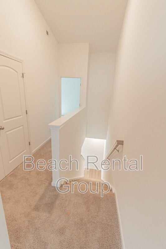 Building Photo - 203 Crescent Wy