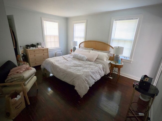 Building Photo - 9/1 Beautiful Hidden GEM. 2 Blocks from Wa...