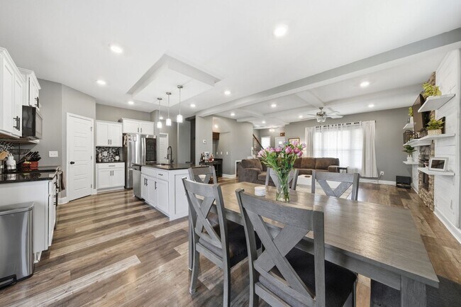 Building Photo - 1135 Charles Thomas Dr