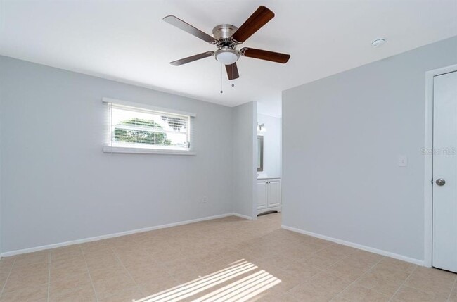 Building Photo - 533 E Charlotte Ave