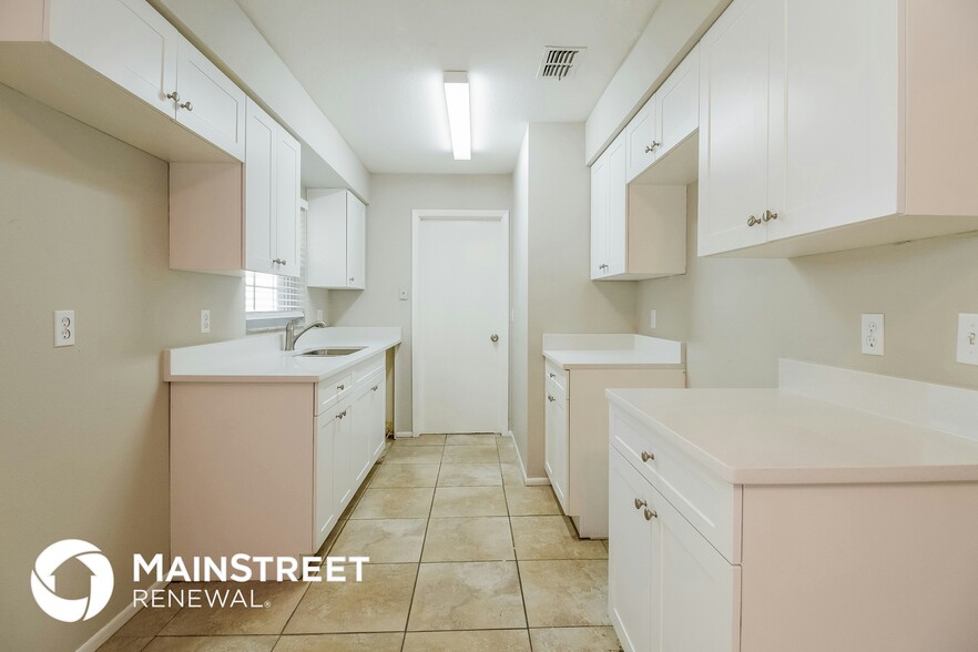 Building Photo - 7613 Avonwood Ct