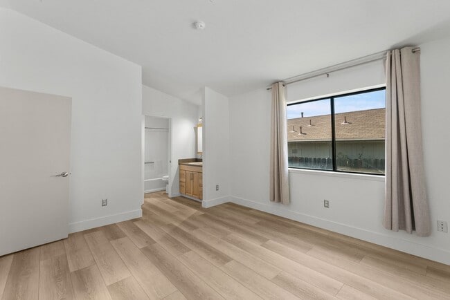 Building Photo - 145 Summerset Dr