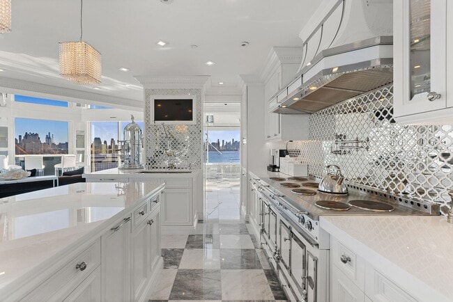 Building Photo - 600 Harbor Blvd