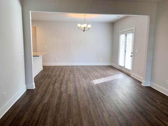 Building Photo - Spacious home with Garage and Fenced Backy...