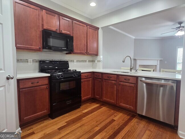 Building Photo - 2720 Beynon Ln NE