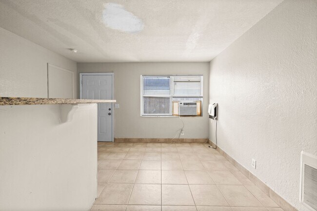 Building Photo - 143 W 28th St