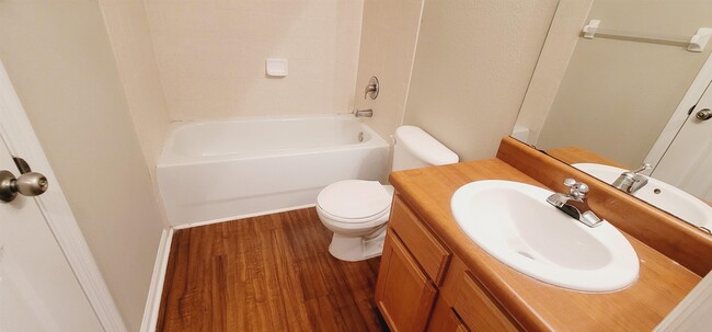 Building Photo - 2300 Timber Oak Ln