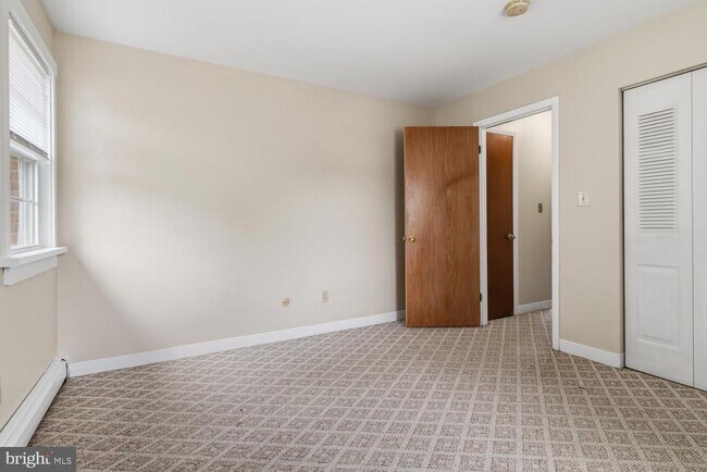 Building Photo - 429 Edgemont Ave
