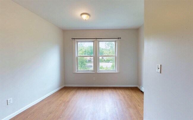 Building Photo - 475 Ashford Ave