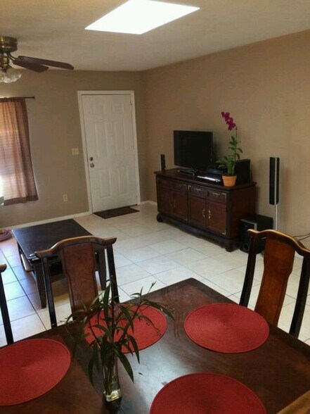 Building Photo - 2330 Fern Palm Drive