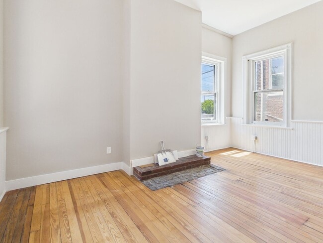 Building Photo - 7 E Franklin St