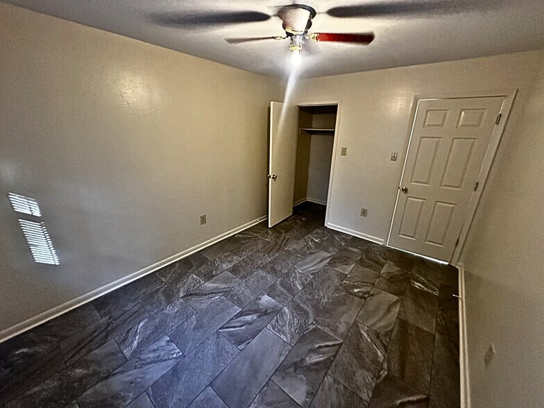 Building Photo - 111 Mallard Dr