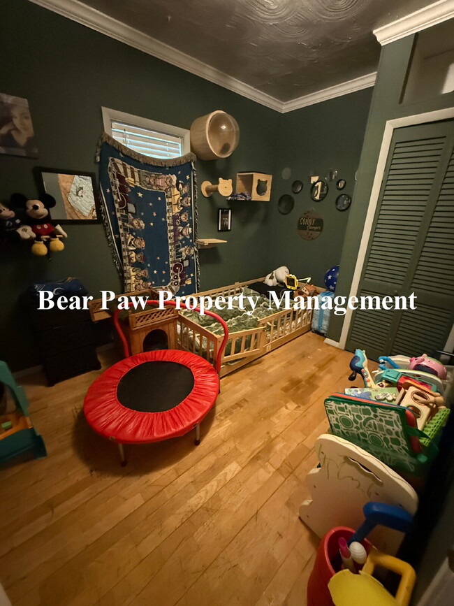 Building Photo - New Lower Prince on this Great Little Hous...