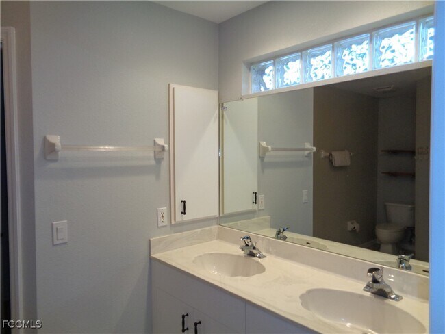 Building Photo - 2830 SW 35th Ln