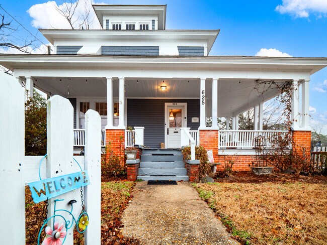 Building Photo - 2ND East Dr