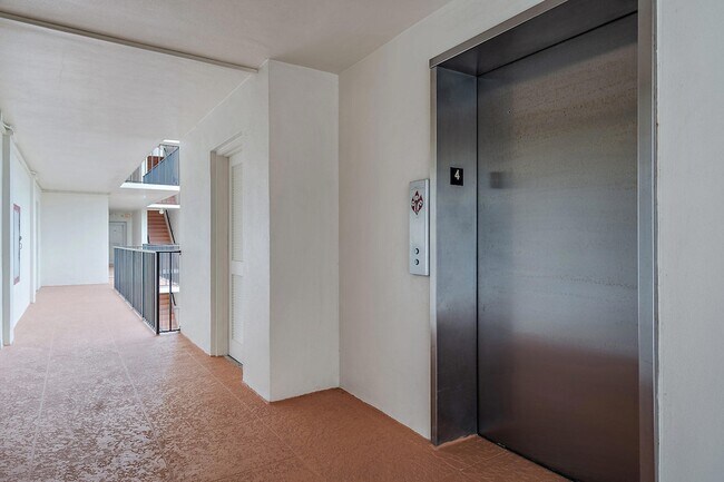 Building Photo - 225 S Beach Rd