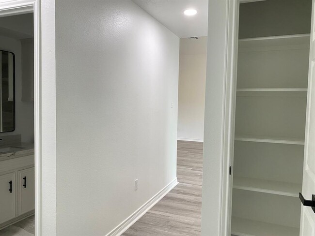 Building Photo - 3907 Quail Cir