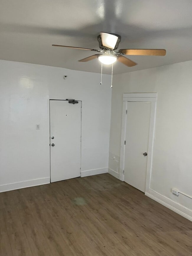 Interior Photo - 1984 Park Grove Ave