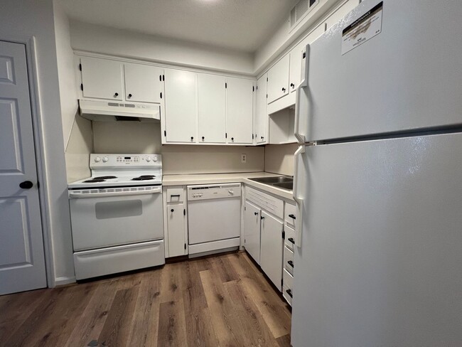 Building Photo - Oak Grove Village Apartments- Close to Lew...