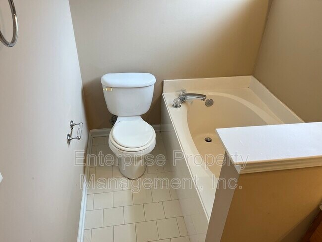 Building Photo - 9221 Lazzini Cove