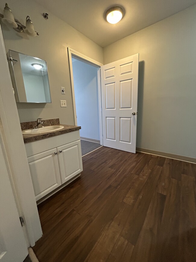 Building Photo - 2bed 2 bath