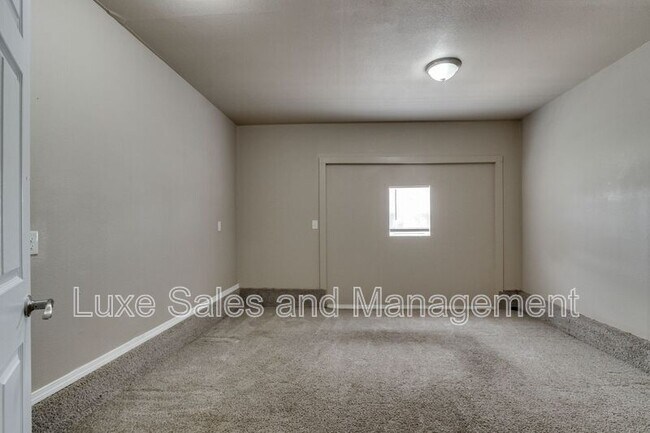 Building Photo - 3005 SW 52nd Pl