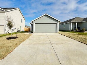 Building Photo - 242 Kings Row Ln