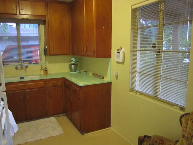 Building Photo - 1719 S El Camino Dr