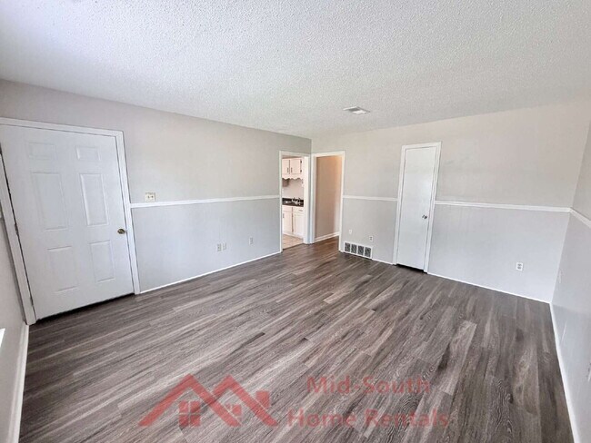 Building Photo - 4505 Villagreen Dr