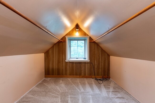 Building Photo - 607 E Wheel Rd