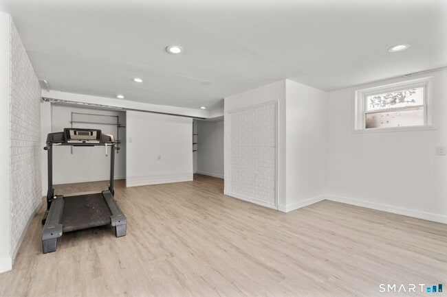 Building Photo - 5 Arden Rd