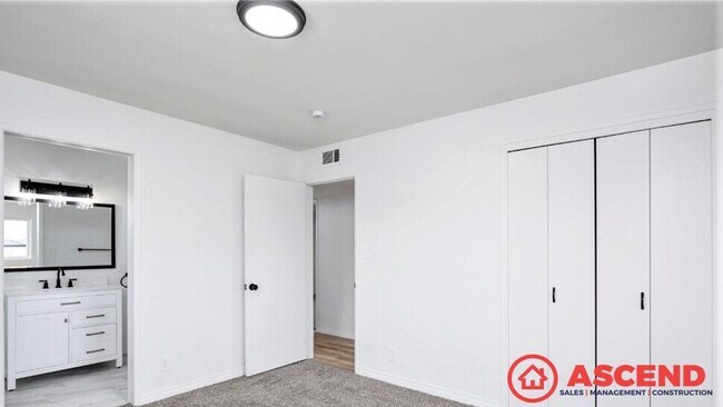 Building Photo - Beautiful home in North Bakersfield! *POOL*