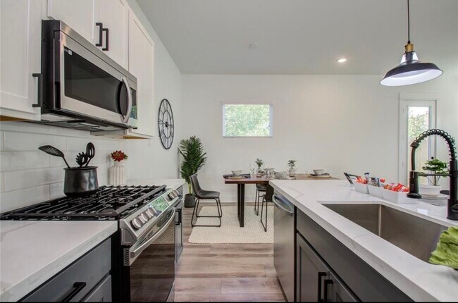 Building Photo - 778 W Tidwell Rd