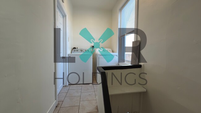 Building Photo - 917 Pembroke Ave