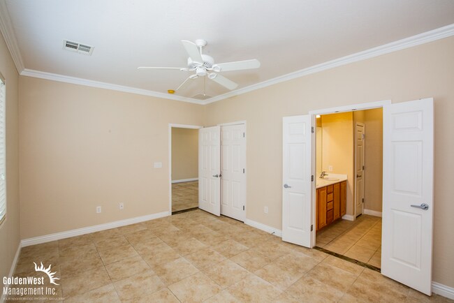 Building Photo - Inviting 3Bdm 2Ba Single-Story Home in Henderson! 55 Plus Community.