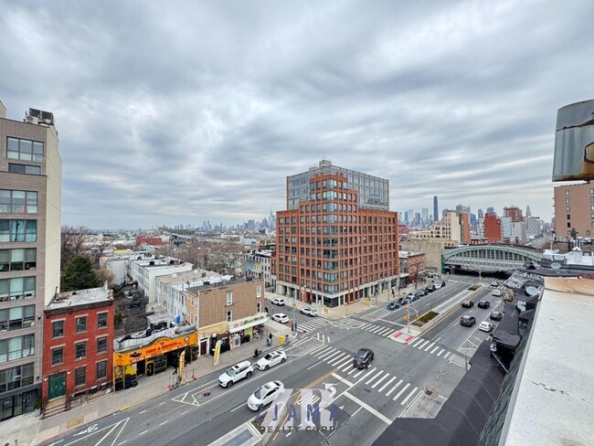 Building Photo - 475 4th Ave
